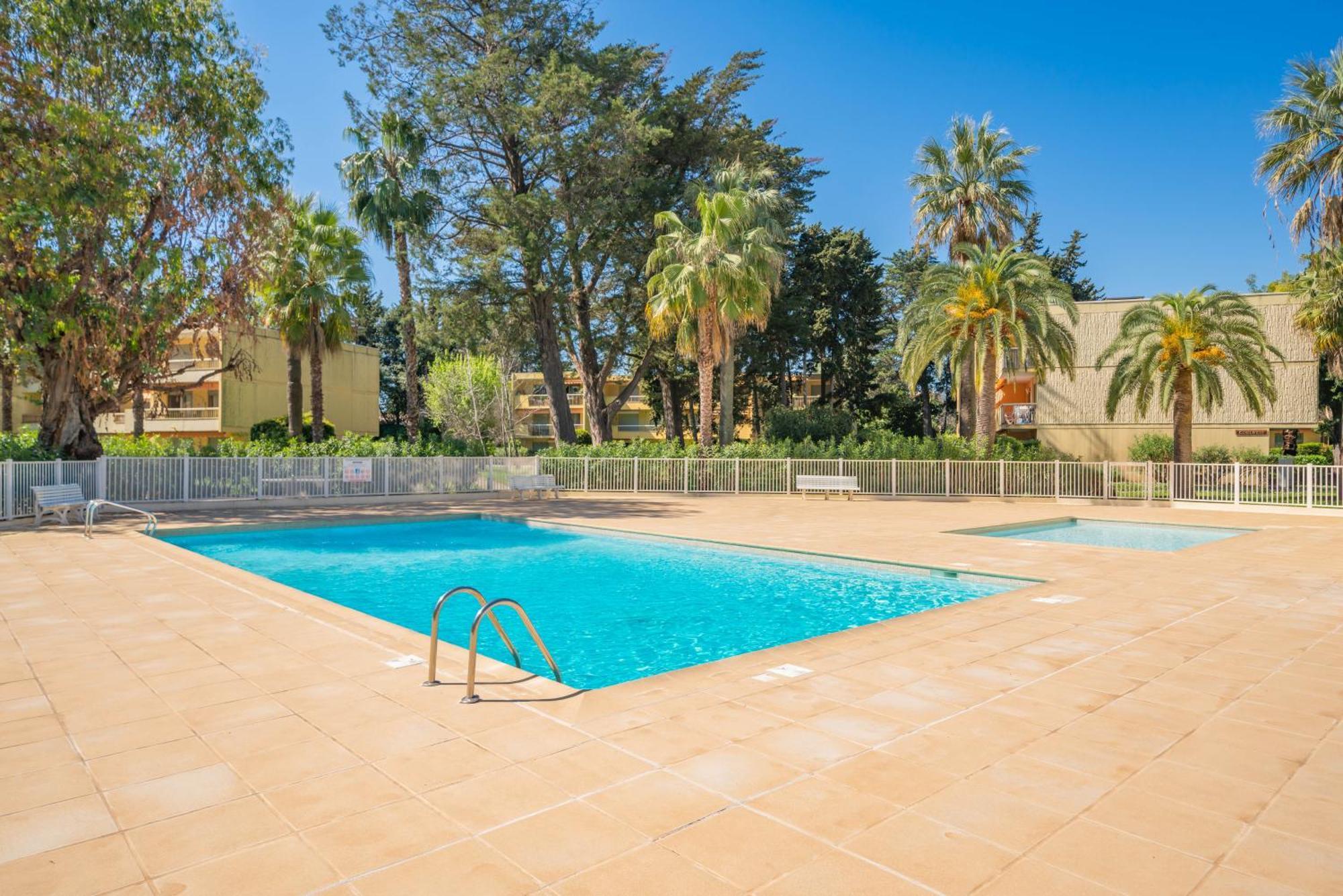 Spacious Apartment At A 5 Min Walk From The Beach 앙티브 외부 사진