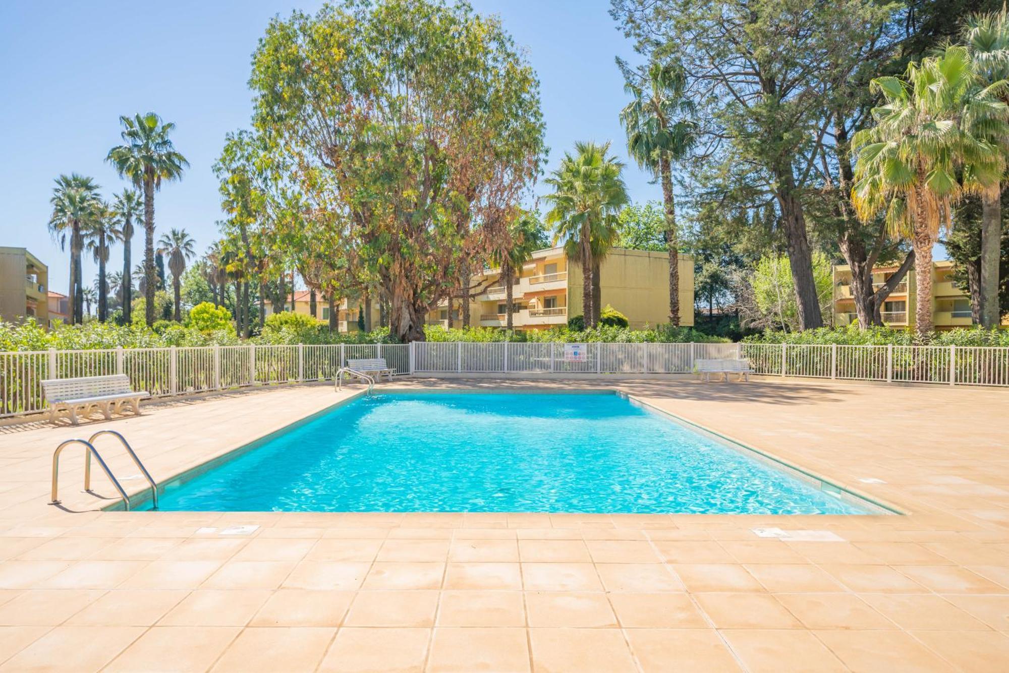 Spacious Apartment At A 5 Min Walk From The Beach 앙티브 외부 사진