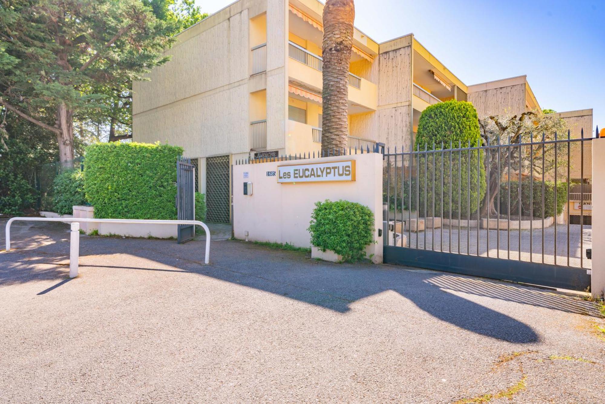 Spacious Apartment At A 5 Min Walk From The Beach 앙티브 외부 사진